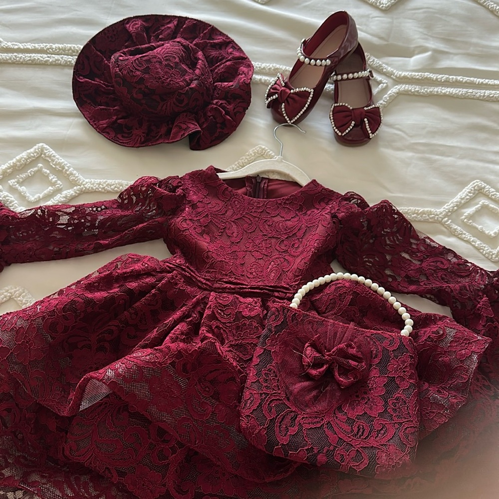 Contour lace dress